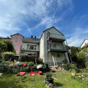 Die 4 neuen Balkone vom Garten aus gesehen