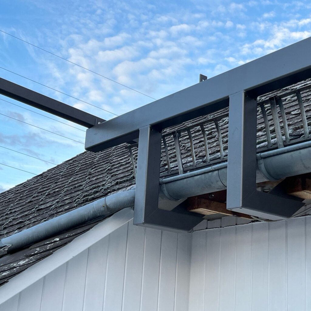 Detailansicht der Befestigung an den Sparren