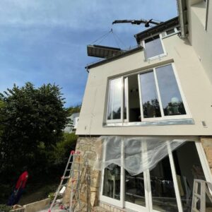 Einhub der Balkonebenen über das Haus