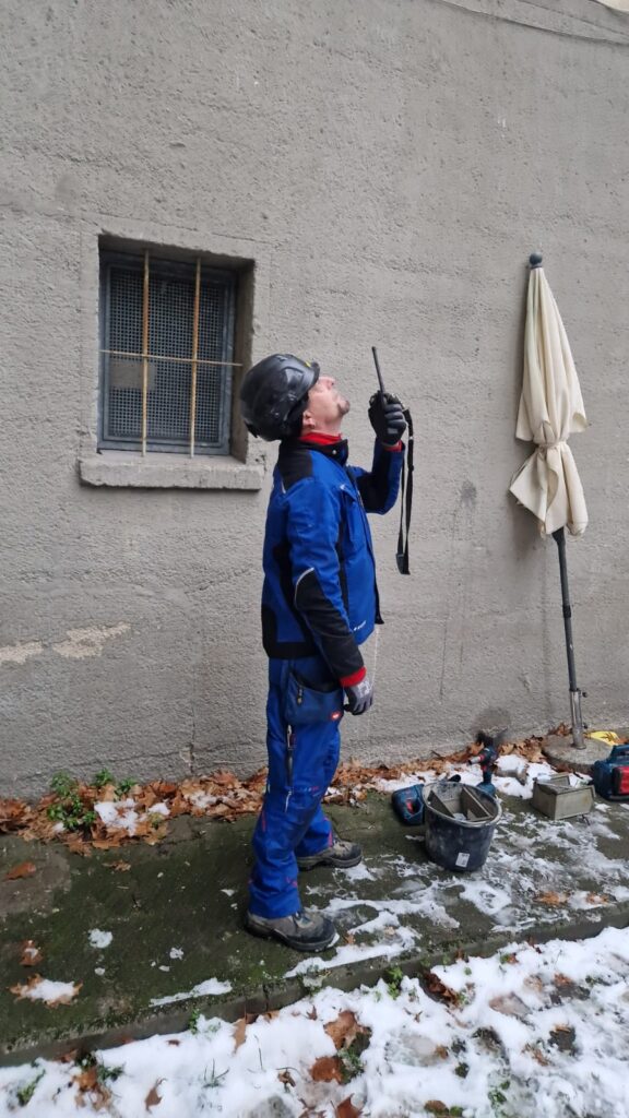 Einweisung des Krans vom Boden