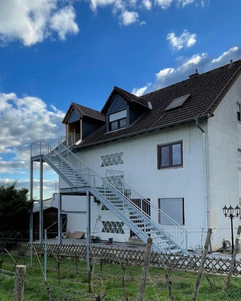 Feuerverzinkte Außentreppe in Oestrich