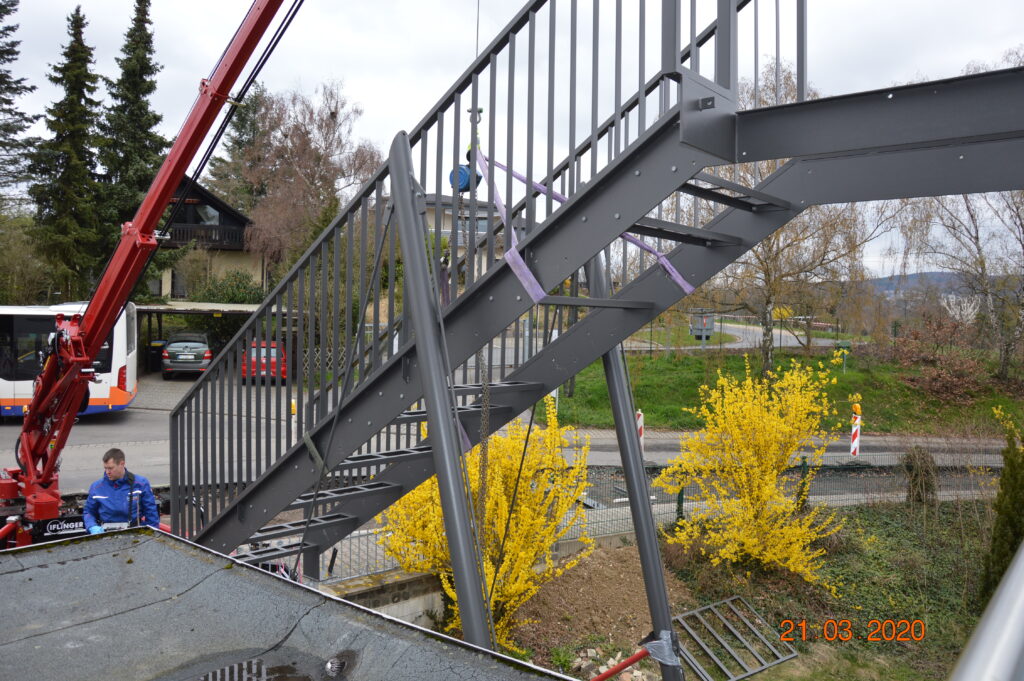 Montage mit dem Minikran