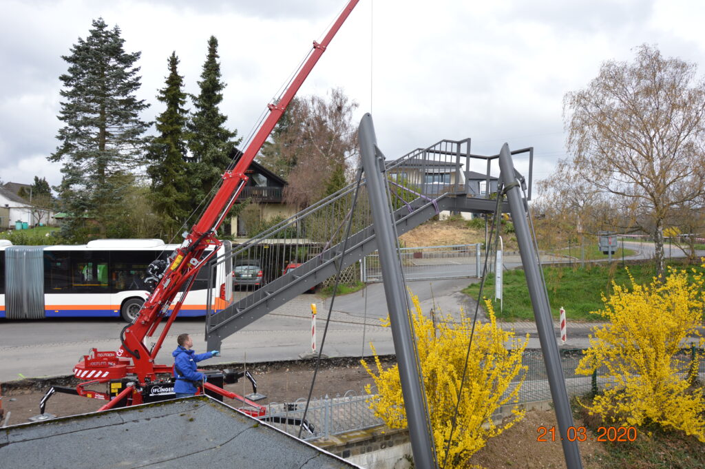 Treppenmontage mit unserem Minikran