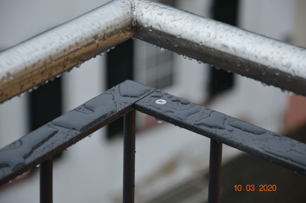 Pulverbeschichtetes Geländer mit Edelstahlhandlauf